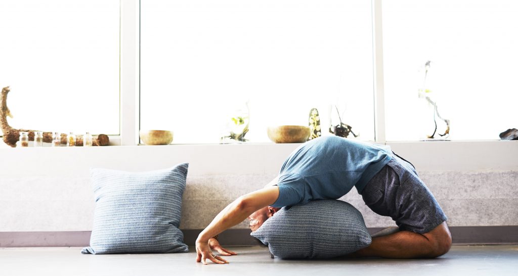 corona stress angst isolatie yoga thuis